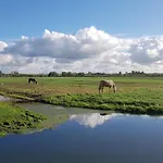 Holiday home Water & Meadow In Holland 2a & 2c Schoonrewoerd
